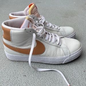 Nike SB Zoom Blazer Mid (M 6 / W 7.5) fits a 7